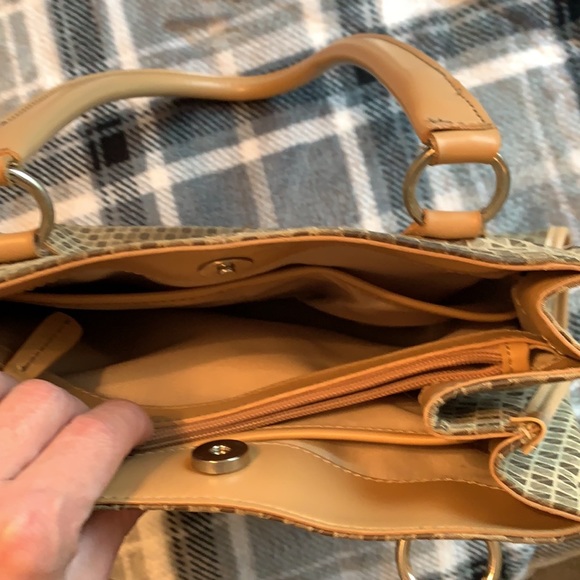 Nine & Company Handbag/Tote - Picture 4 of 10